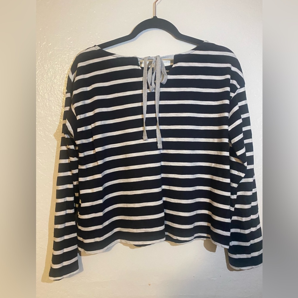 Levi’s shirt, size small, navy white color.